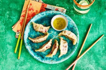 Groentedumplings met biet en koriander