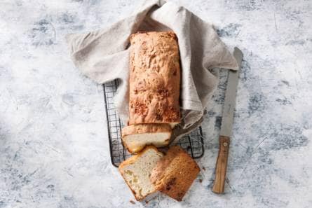 Glu­ten­vrij kaas-krui­den­brood