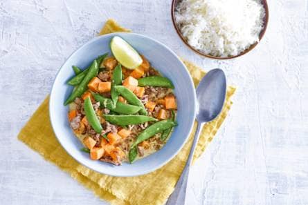 Lichtpittige groene curry met gehakt