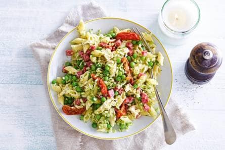 Pasta pesto salade