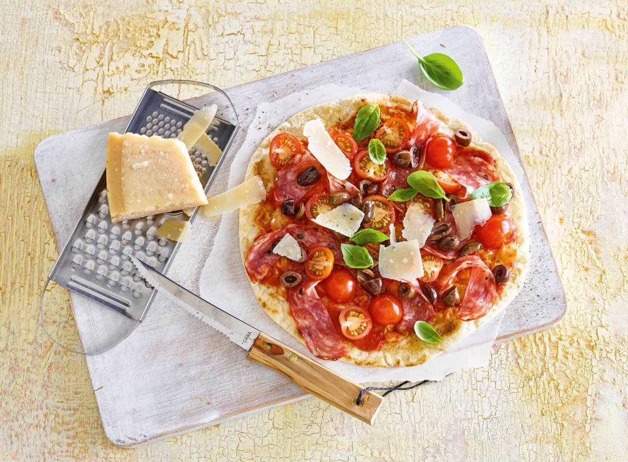 Easy piadina pizza met spianata romana