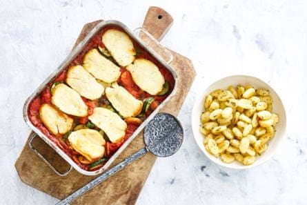 Groenteschotel met gegratineerde halloumi