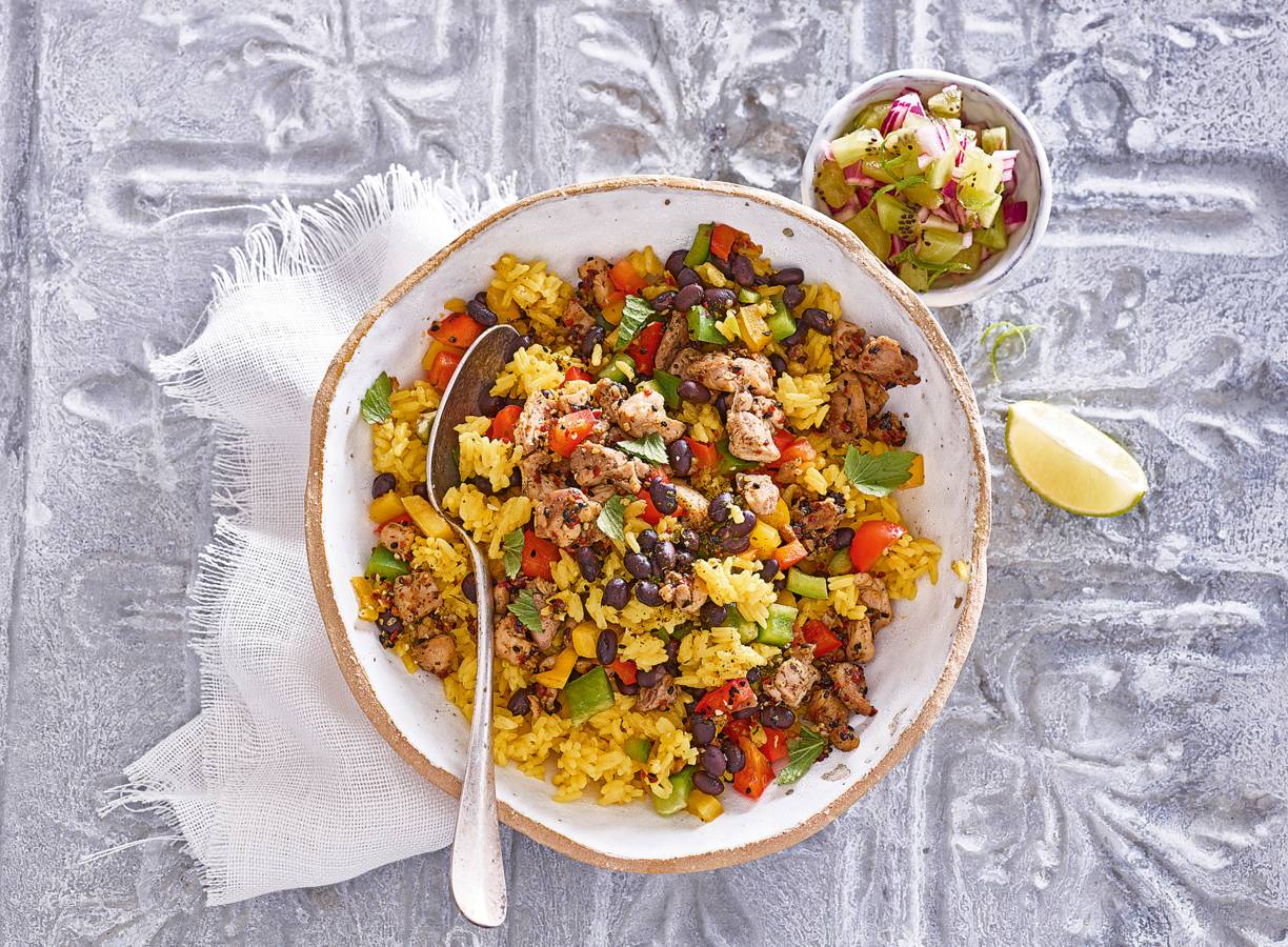 Rijstsalade met Caribische kip en bonen