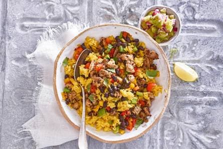 Rijstsalade met Caribische kip en bonen