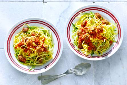 Courgettespaghetti met tomatensaus