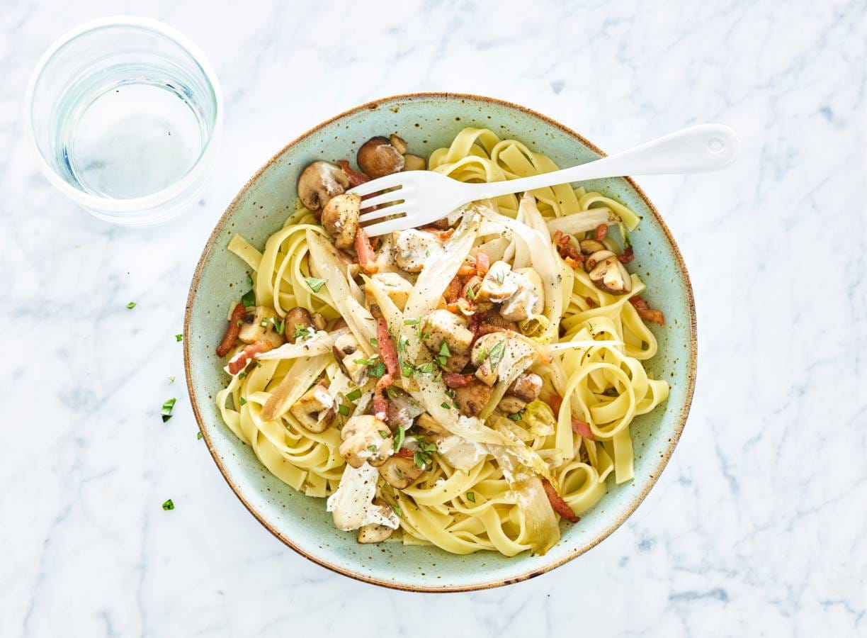 Tagliatelle met champignons en witlof