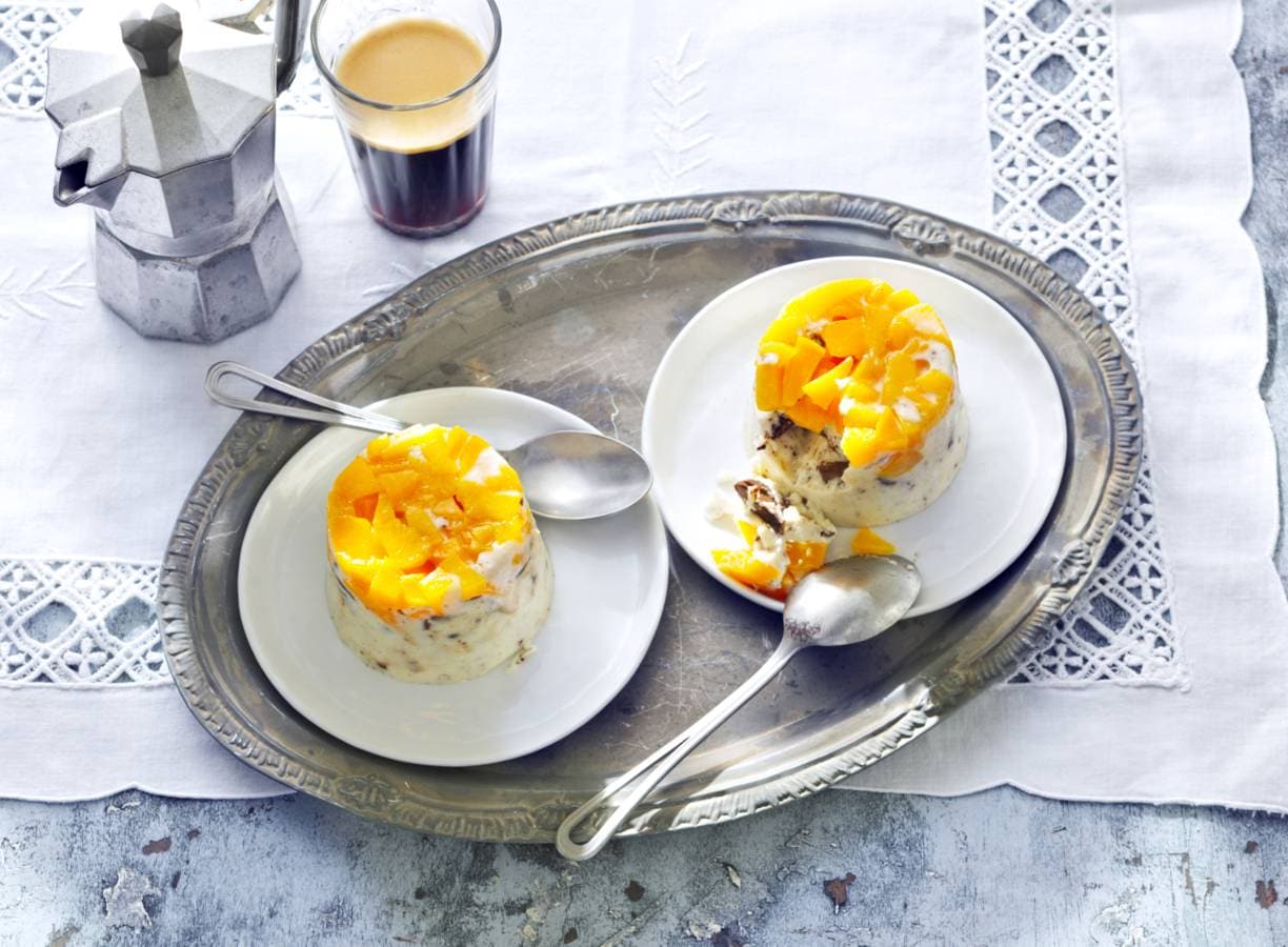 Perzik-stracciatella panna cotta