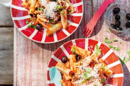 Rigatoni alle putanesca 'nostra'