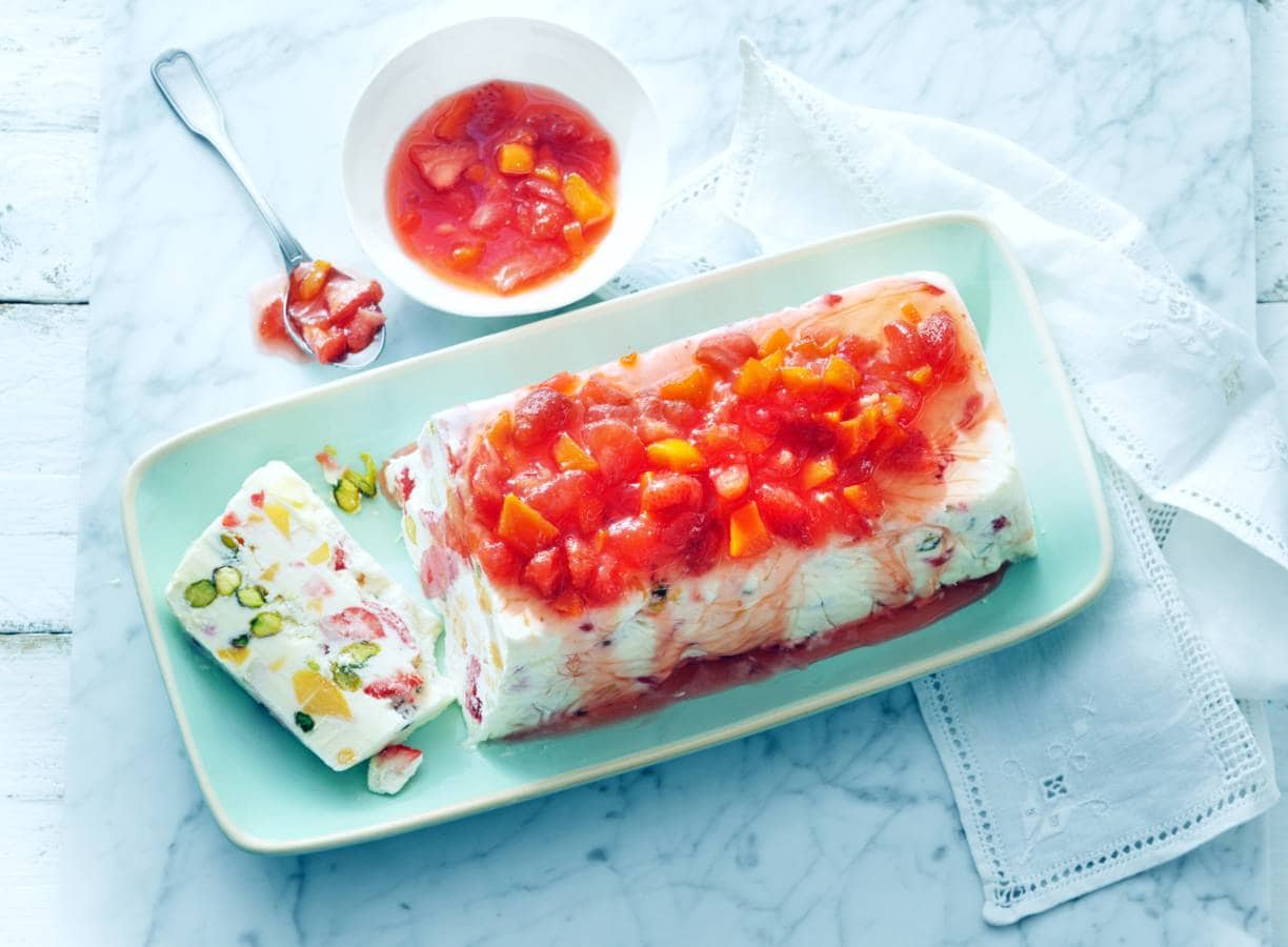 Semifreddo met aardbeien en nectarine