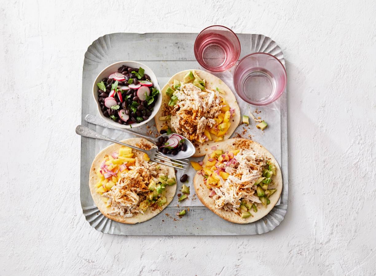 Tostada's met pulled chicken & mangosalsa