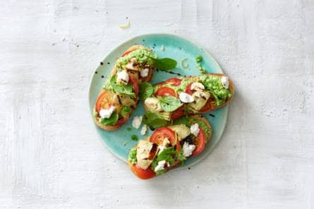 Bruschette met erwten-geitenkaasspread & artisjok