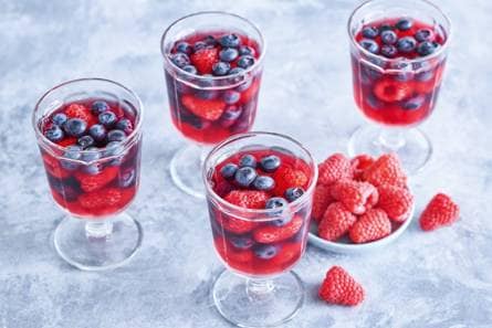 Homemade cranberryjelly met vers fruit
