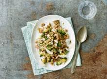 Gevalletje fusionkeuken, met oosterse parelcouscous, good old broccoli en Italiaanse kaas. 