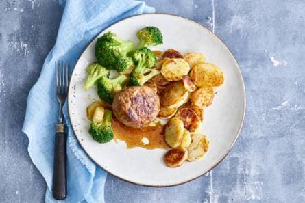 Gehaktballen, broccoli & gebakken aardappelen