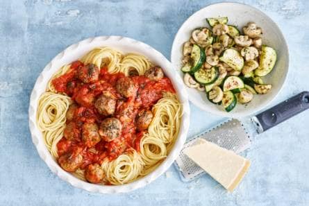 Spaghetti met gehaktballetjes in tomatensaus