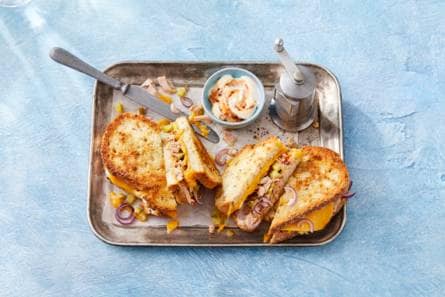Tu­na melt tos­ti