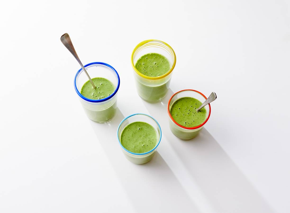 Smoothie met banaan, amandelen en munt