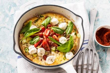 Gevulde omelet met tomaatjes, geitenkaas en zonnebloempitjes van Dafne Schippers