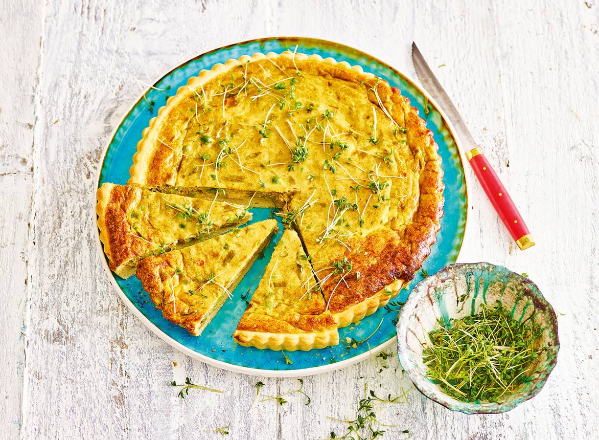 Kruidige kipquiche met tuinerwten