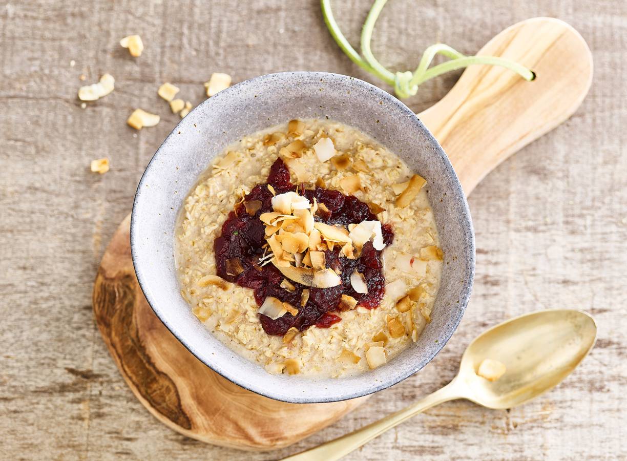 Kokoshavermout met cranberrycompote