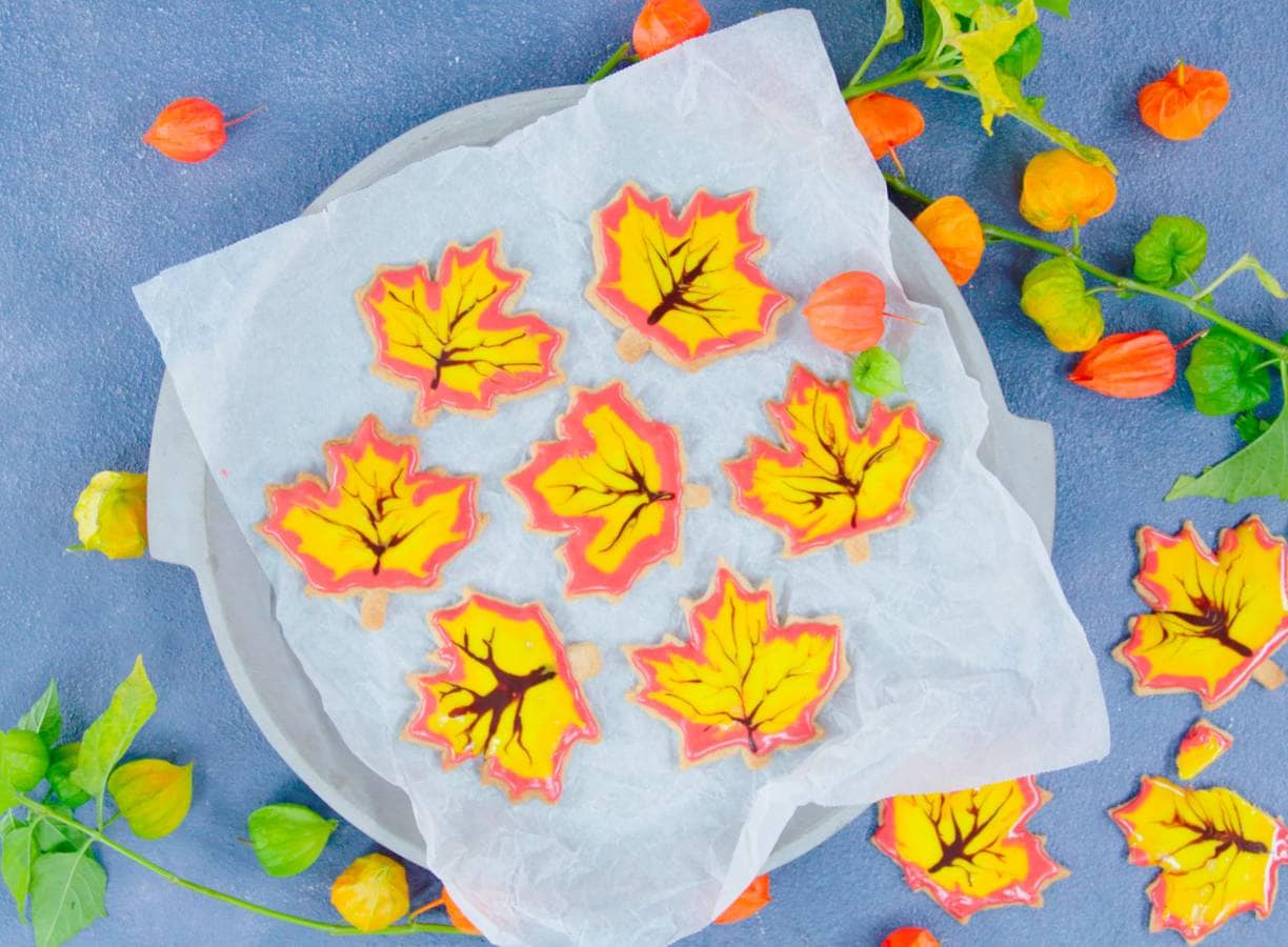 Herfstbladkoekjes met hazelnoten en specerijen
