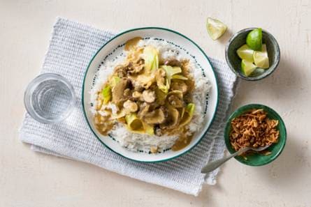 Vegan rendang met spitskool en paddenstoelen