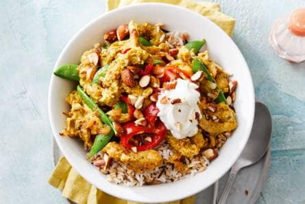 Indiase curry met in yoghurt gemarineerde kip