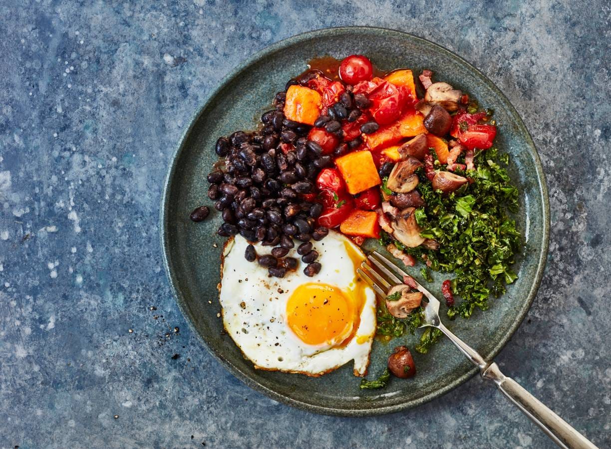 Huevos rancheros met boerenkool en pompoen