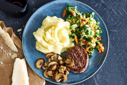 Steak de boeuf met puree en champignons