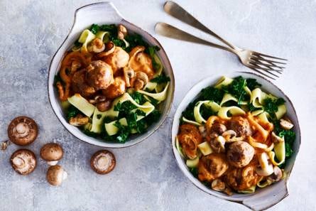 Runderballetjes met pasta & champignonsaus