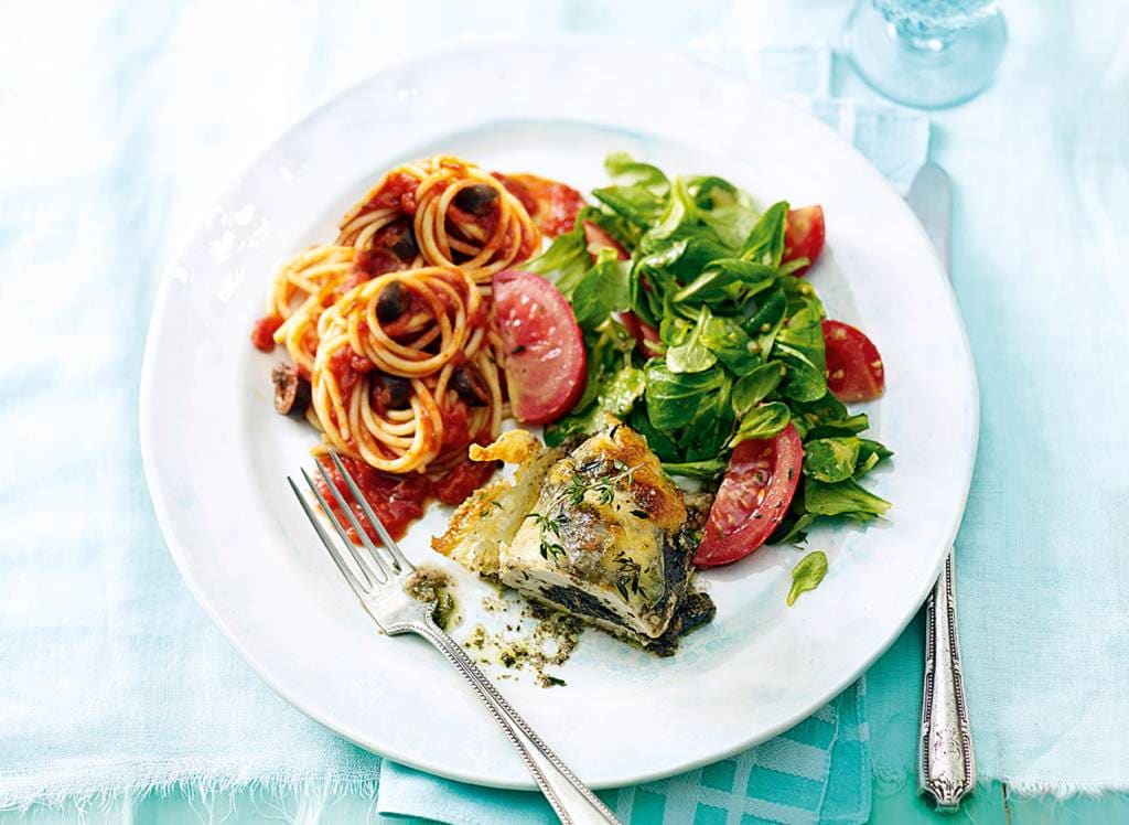 Aubergine uit de oven met feta, muntrijst en tomatensaus recept