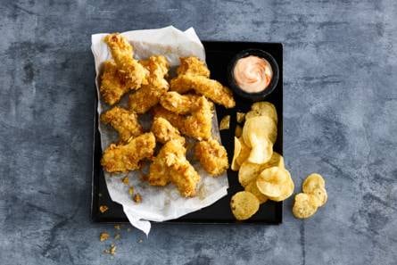 Crispy kipnuggets met een pittige ketchup-mayodip