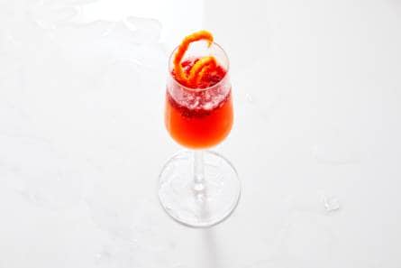 Rodevruchtenmocktail met granaatappelpitjes