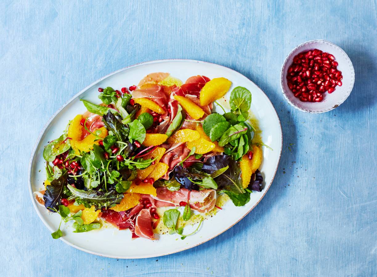 Salade van serranoham en granaatappel