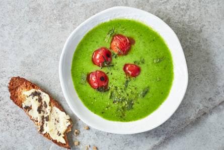Tuinerwtensoep met geroosterde cherrytomaten