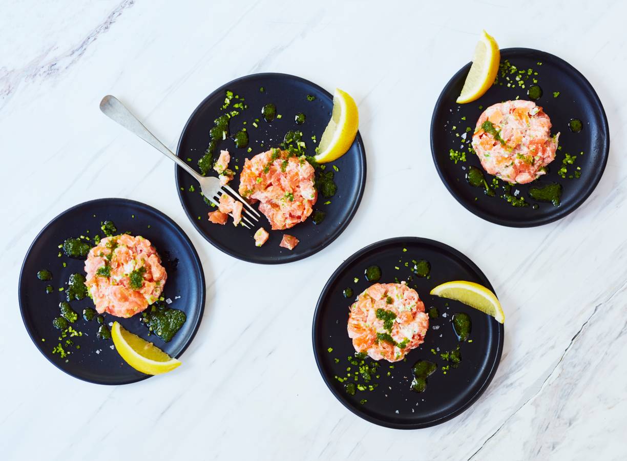 Zalmtartaar met rucolaolie