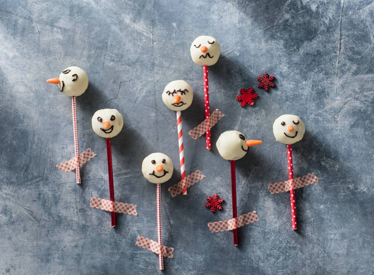 Sneeuwpoptruffel op een stokje