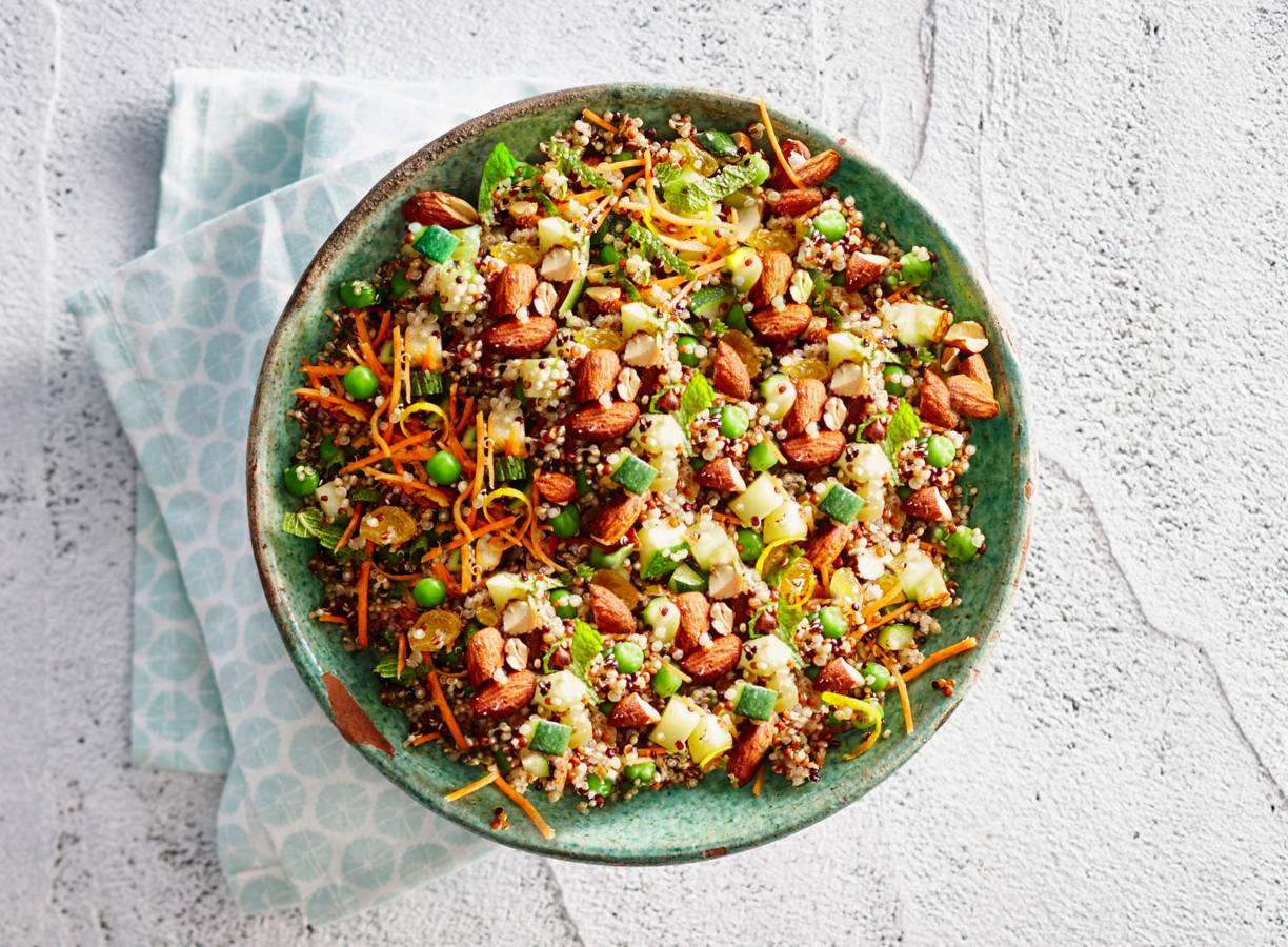 Quinoasalade met courgette en amandelen
