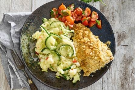 Witvis met notentopping, bloemkool puree en salsa