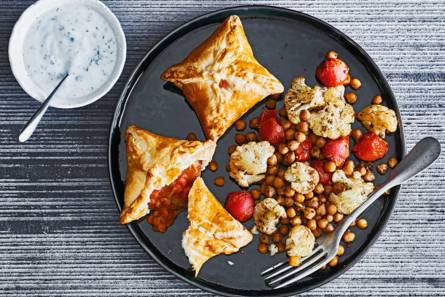 Indiase samosa's met linzencurry