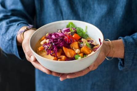 Groentecurry met rodekoolsalade