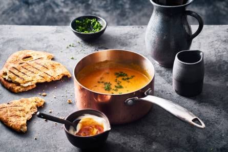 Indiase zoete-aardappelsoep met kokosmelk