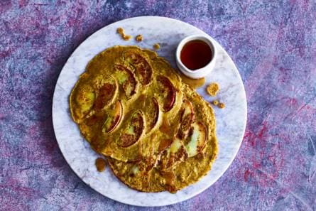 Kurkumapannenkoek met appel
