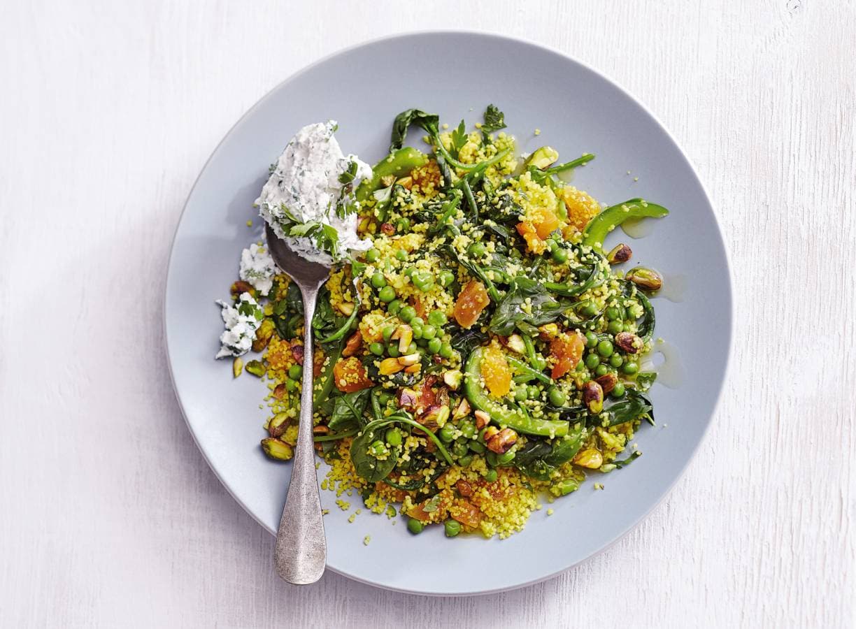 Lauwwarme couscous met groenten en kruidenricotta