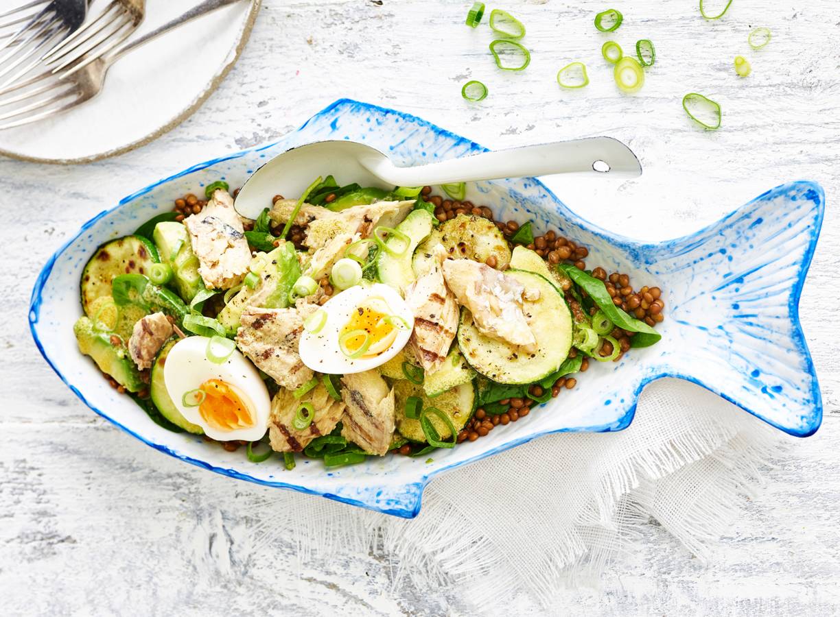 Linzen-makreelsalade met avocado en ei