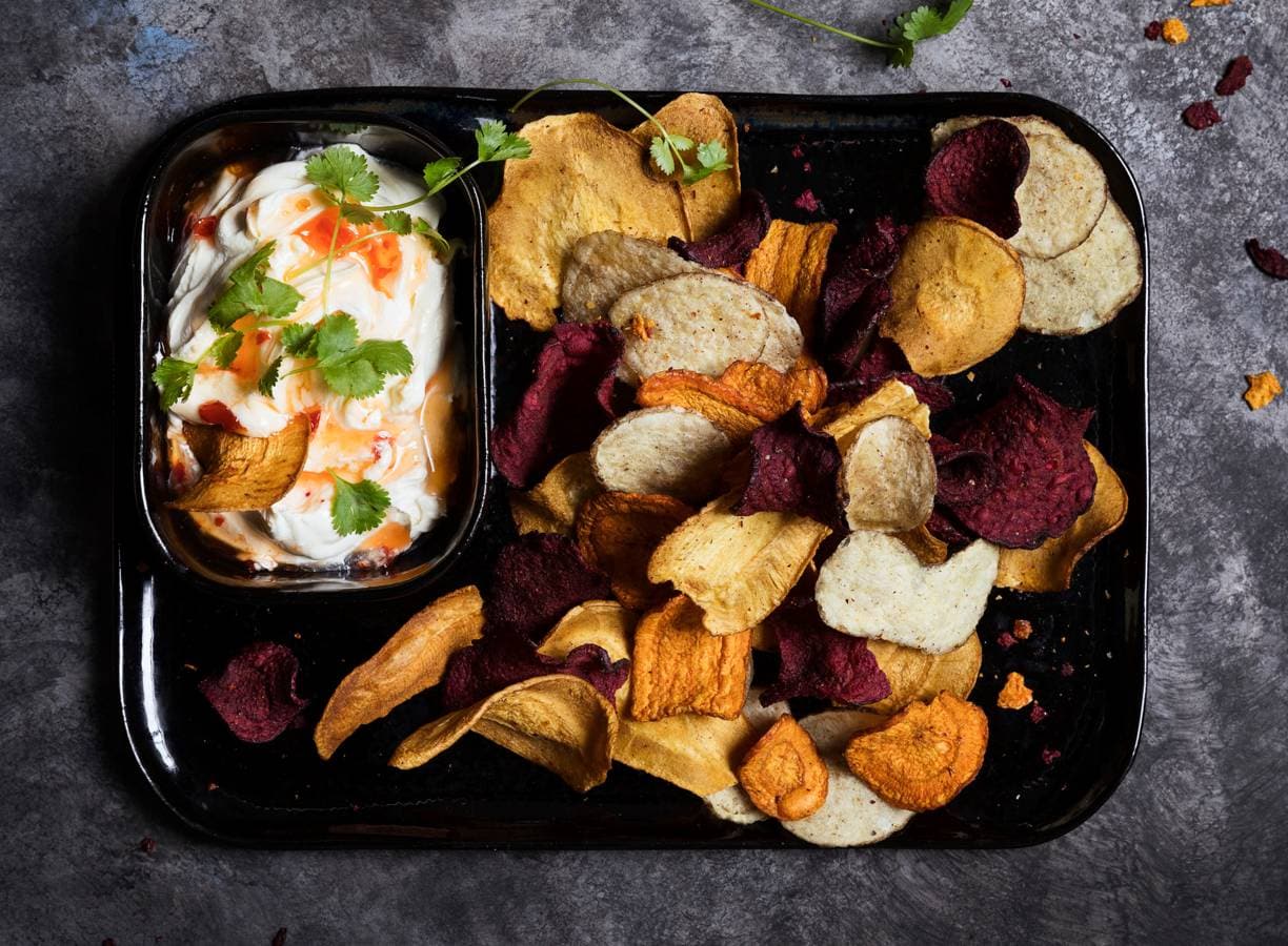 Groentechips met gooische dip