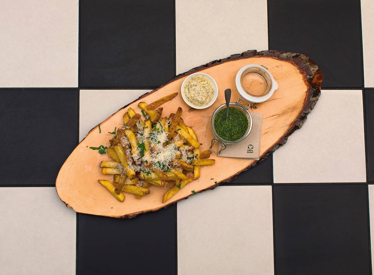 Homemade friet met truffelmayo & parmezaan van FrietHoes