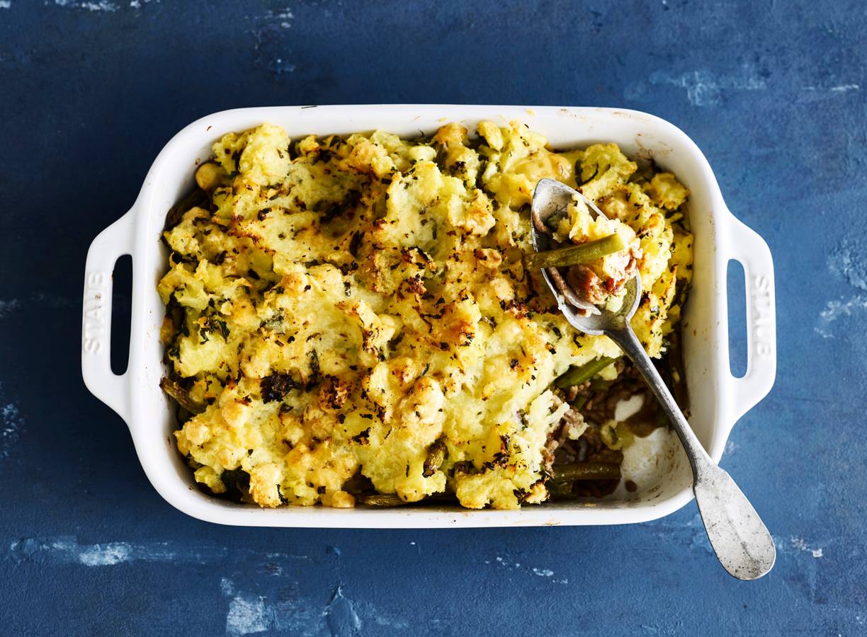 Kruimige ovenschotel met gehakt, ui en bonen