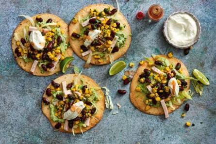 Tostada's met mais-kidneybonensalade