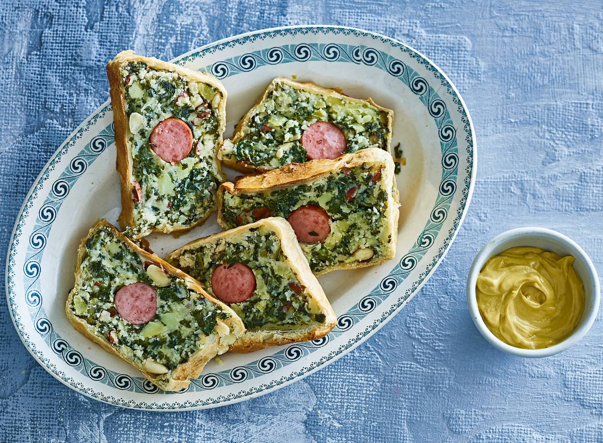 Boerenkoolcake met worst en amandelen